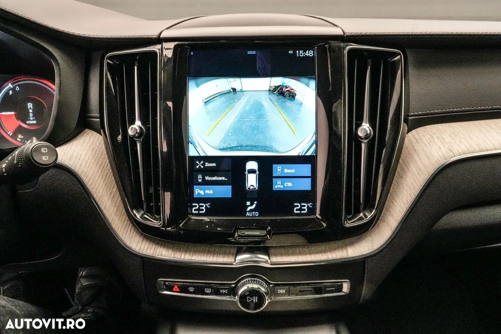 Volvo XC 60 T8 Twin Engine AWD Momentum Pro - 19