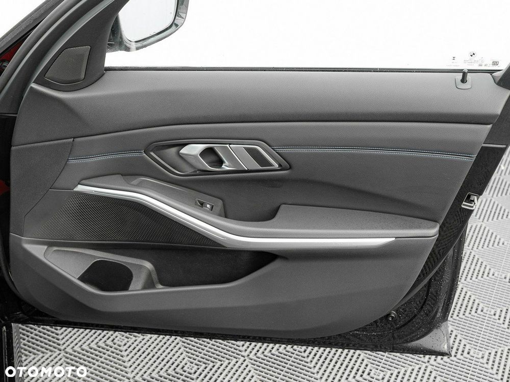 BMW Seria 3 320d xDrive M Sport sport - 30