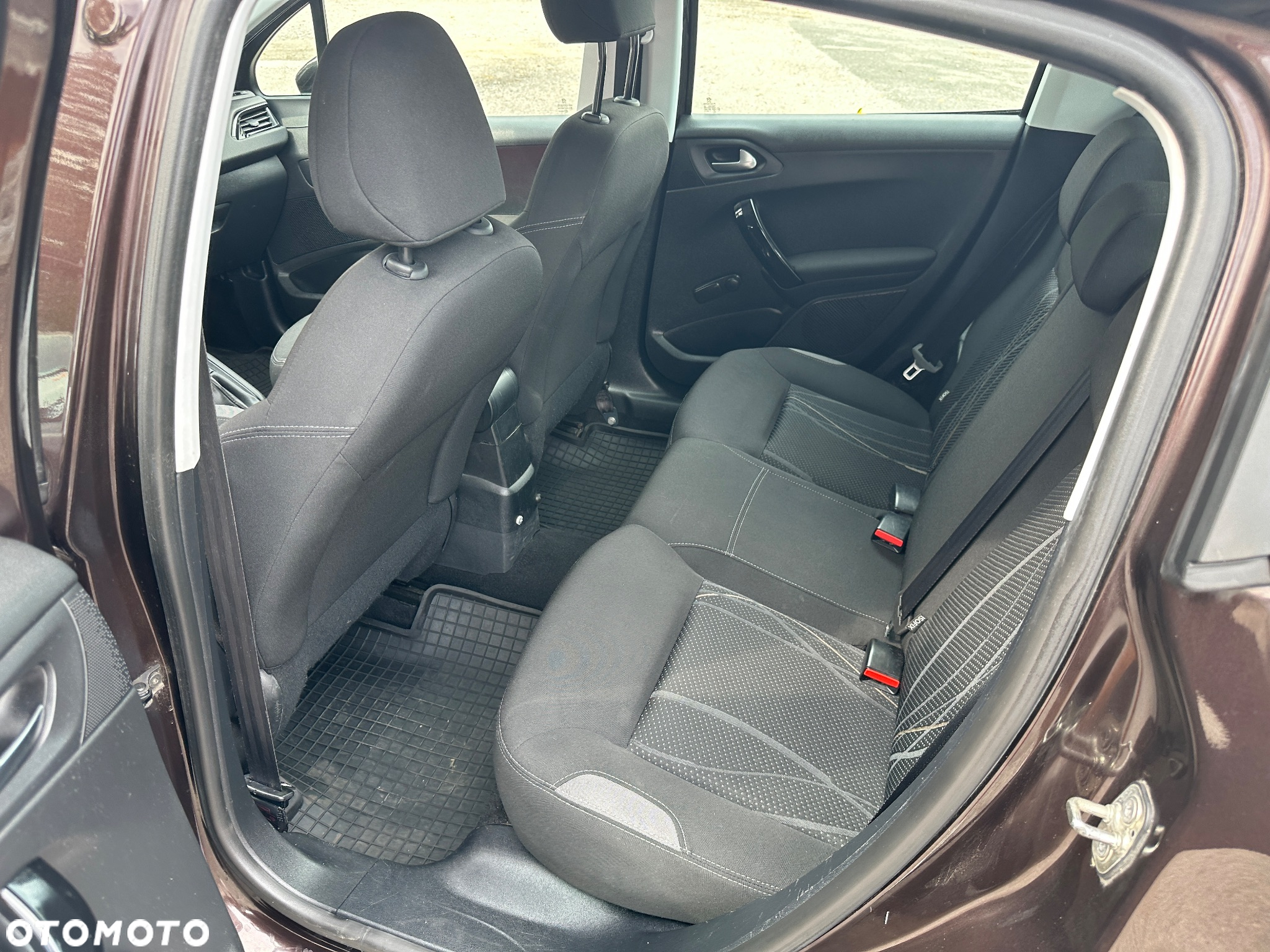 Peugeot 208 82 VTI Allure - 23
