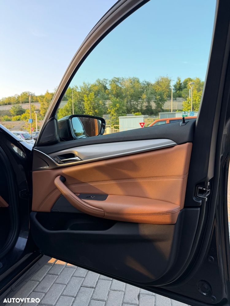 BMW Seria 5 530i xDrive AT - 15