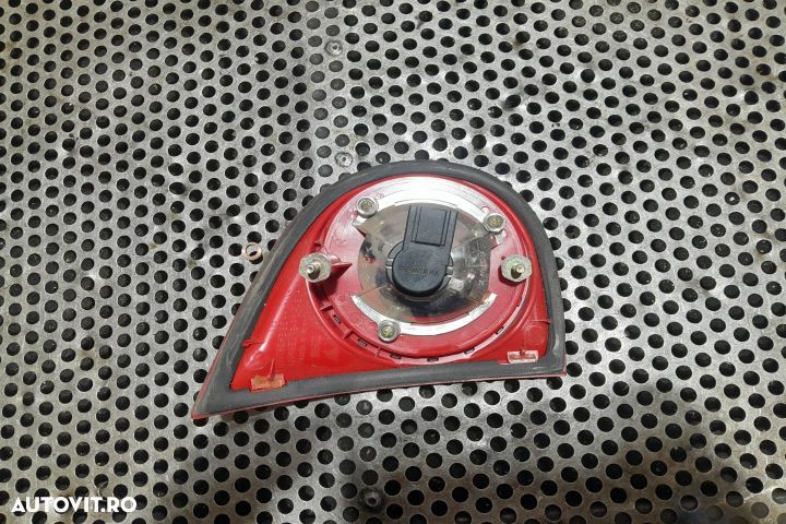 Lampa / Tripla stop dreapta pe hayon 1K6945094E 1K6945094E Volkswagen - 3