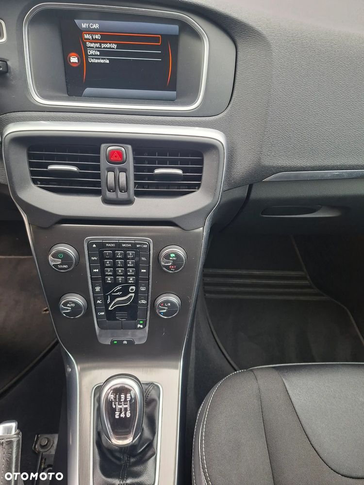 Volvo V40 D2 Momentum - 22