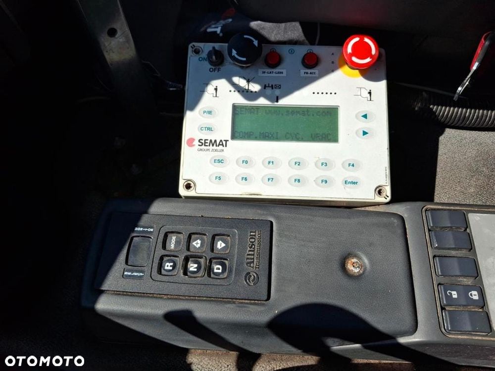 Renault D WIDE 26-320 - 13