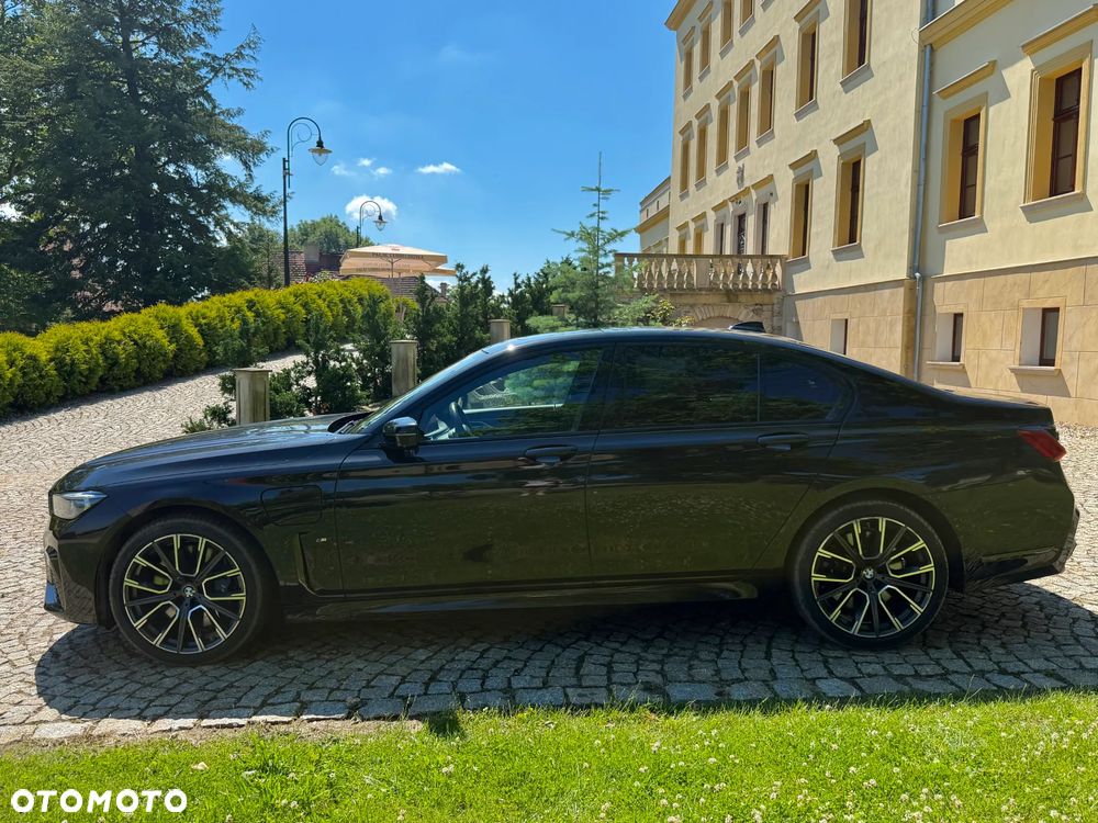 BMW Seria 7 745e - 3