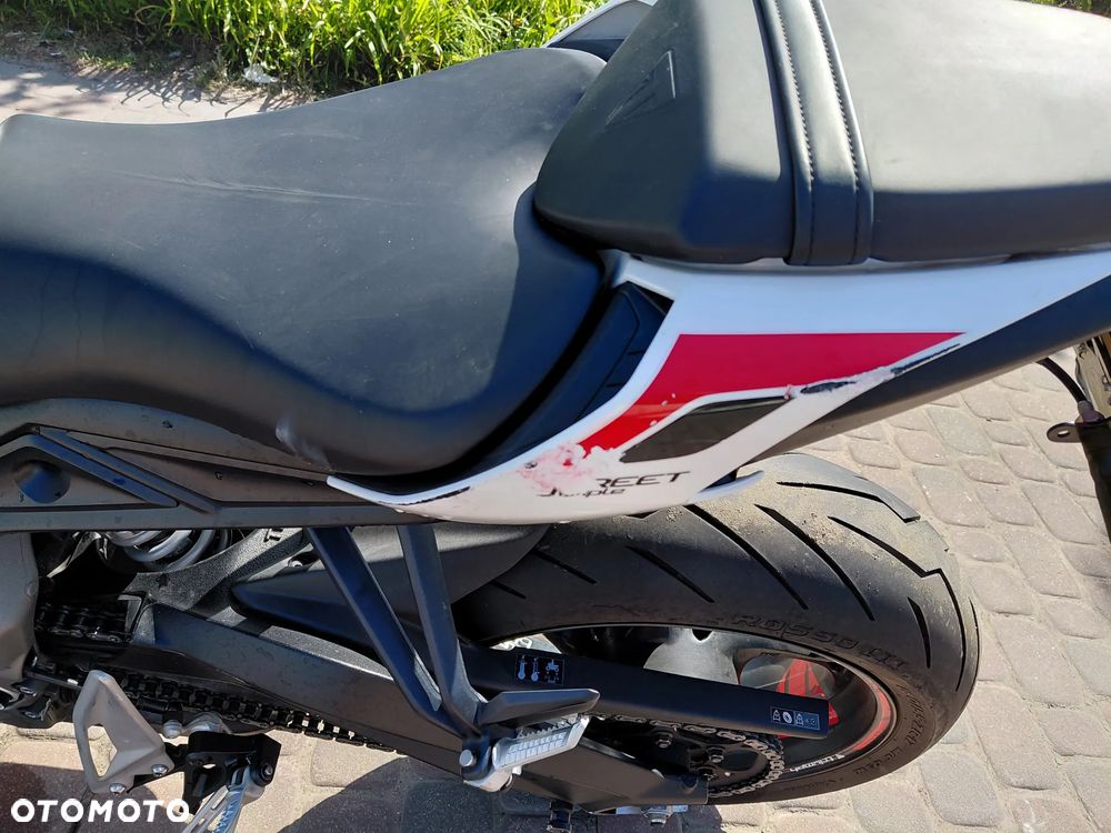 Triumph Street Triple - 12