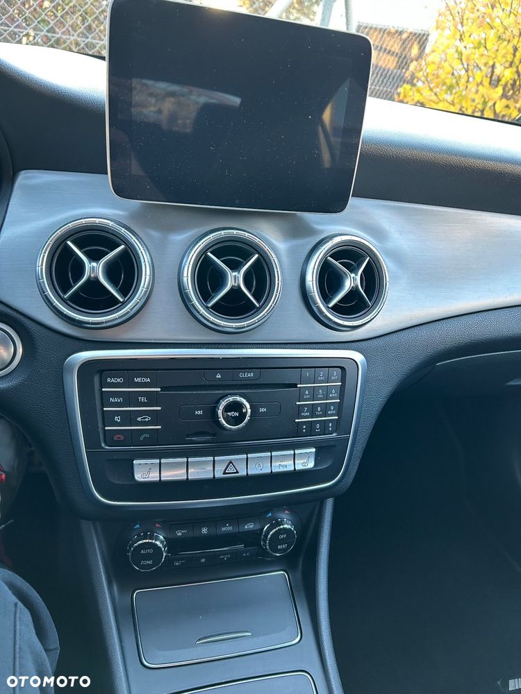 Mercedes-Benz CLA 220 4-Matic AMG Line - 13