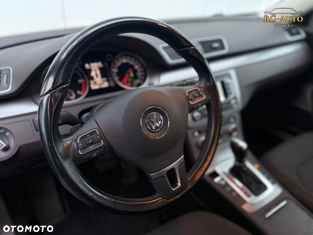Volkswagen Passat - 13