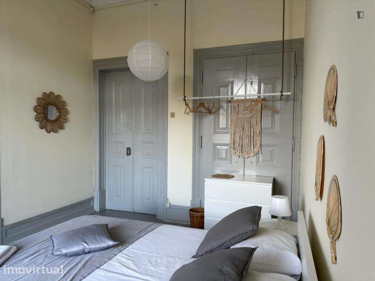 Quarto - localizado em Marquês de Pombal Lisbon - Grande imagem: 4/14