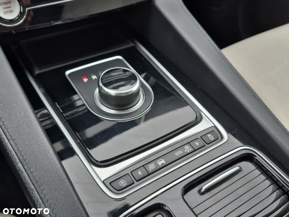 Jaguar F-Pace 2.0 i4D AWD Prestige - 21