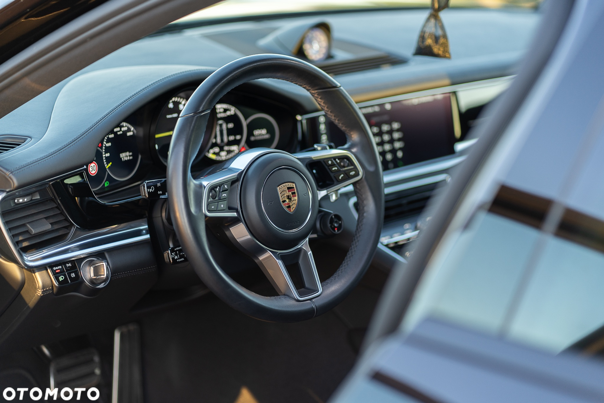 Porsche Panamera 4 E-Hybrid 10 Years Edition - 11