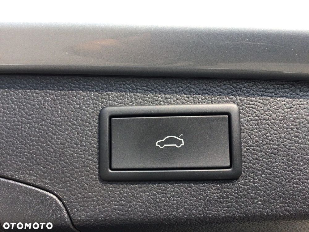 Volkswagen Passat 1.5 TSI EVO Elegance DSG - 31