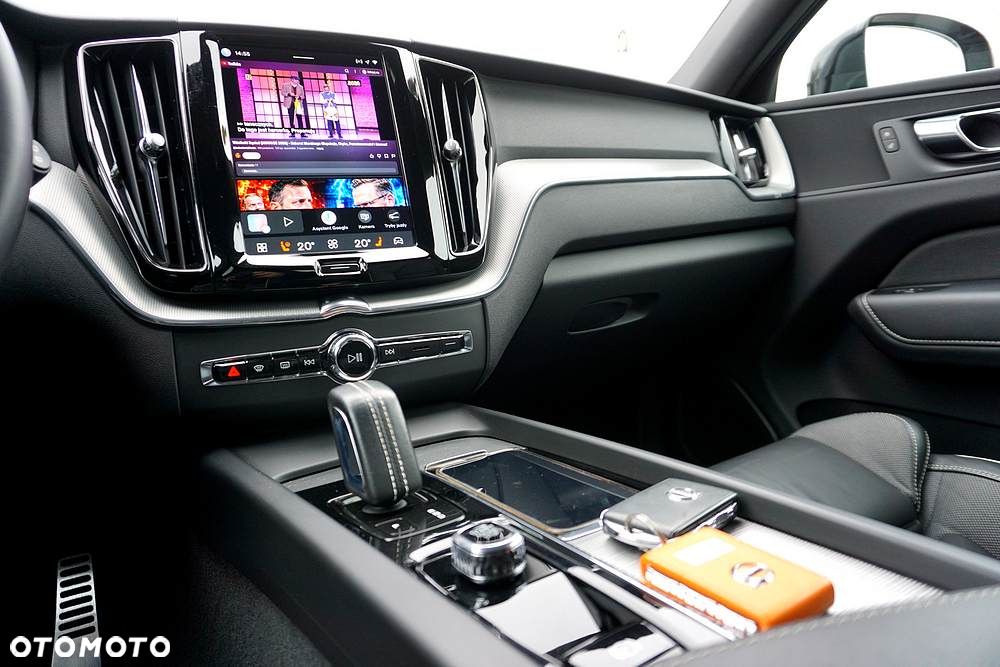 Volvo XC 60 B4 D Plus Dark - 35