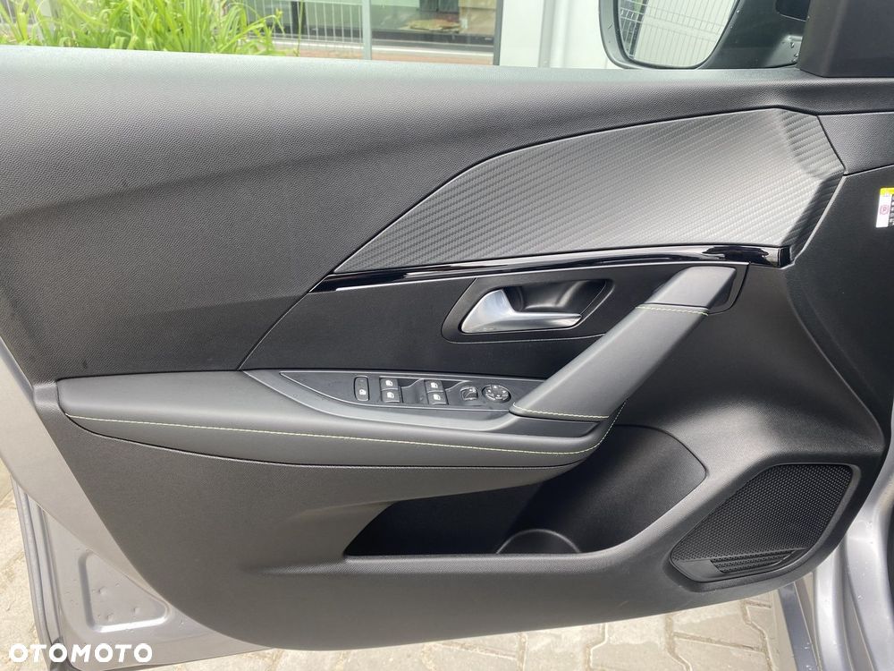 Peugeot 208 - 13