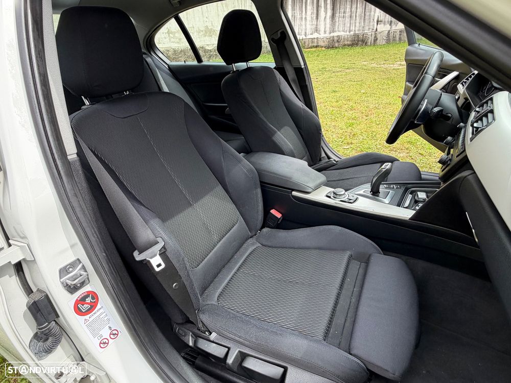BMW 320 d Auto Pack M - 12