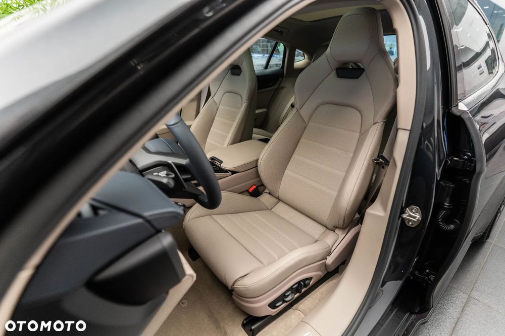 Porsche Panamera 4 E-Hybrid PHEV - 12