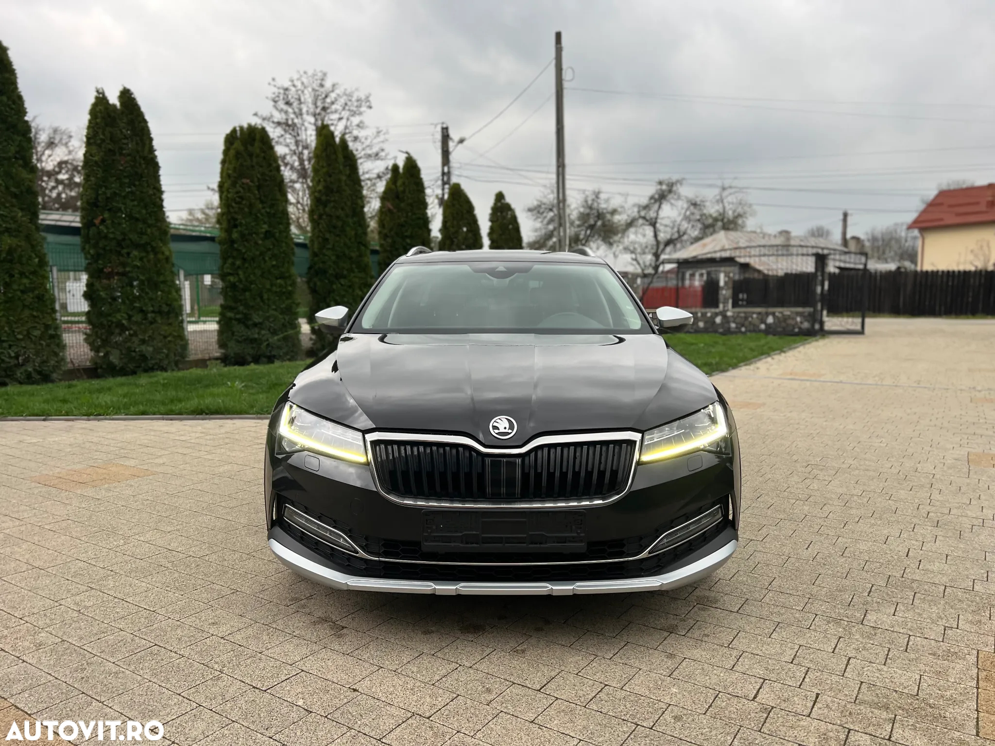 Skoda Superb Combi 2.0 TDI 4x4 DSG Scout Final Edition - 26