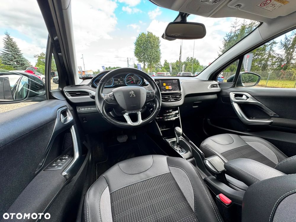 Peugeot 2008 1.2 Pure Tech GPF Allure S&S EAT6 - 21