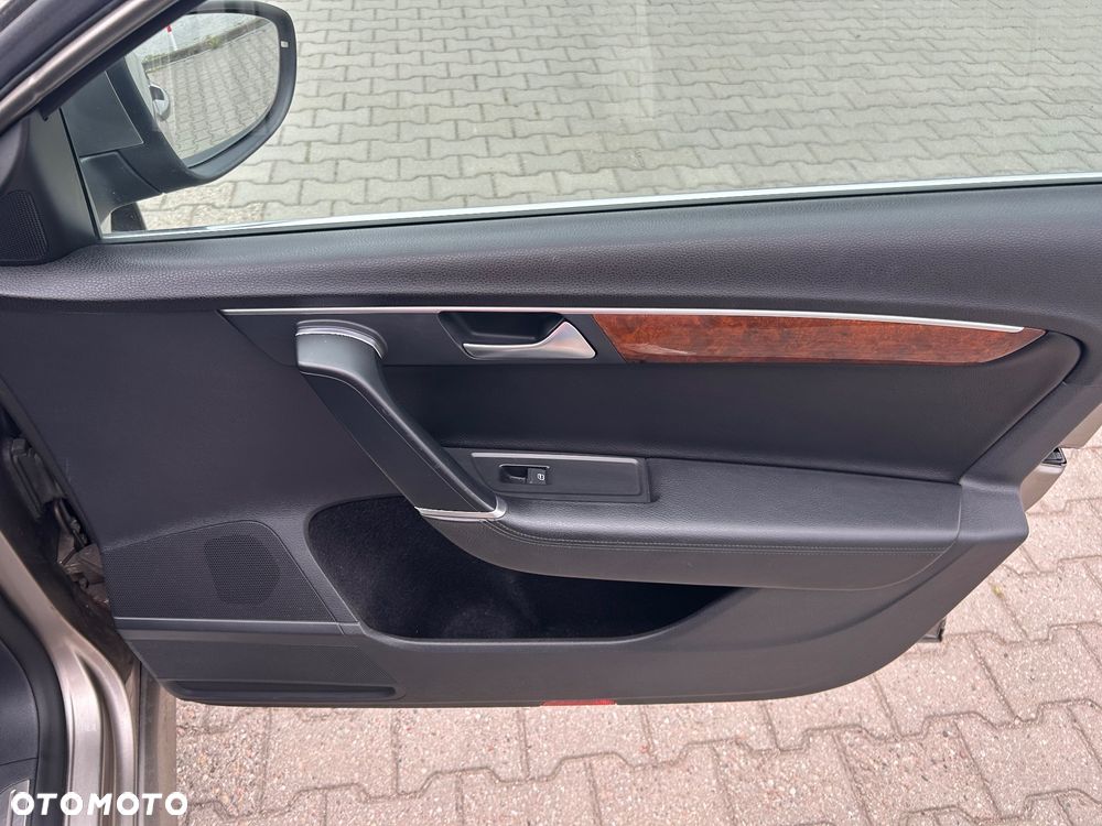 Volkswagen Passat 2.0 TDI BlueMotion Technology Highline - 18