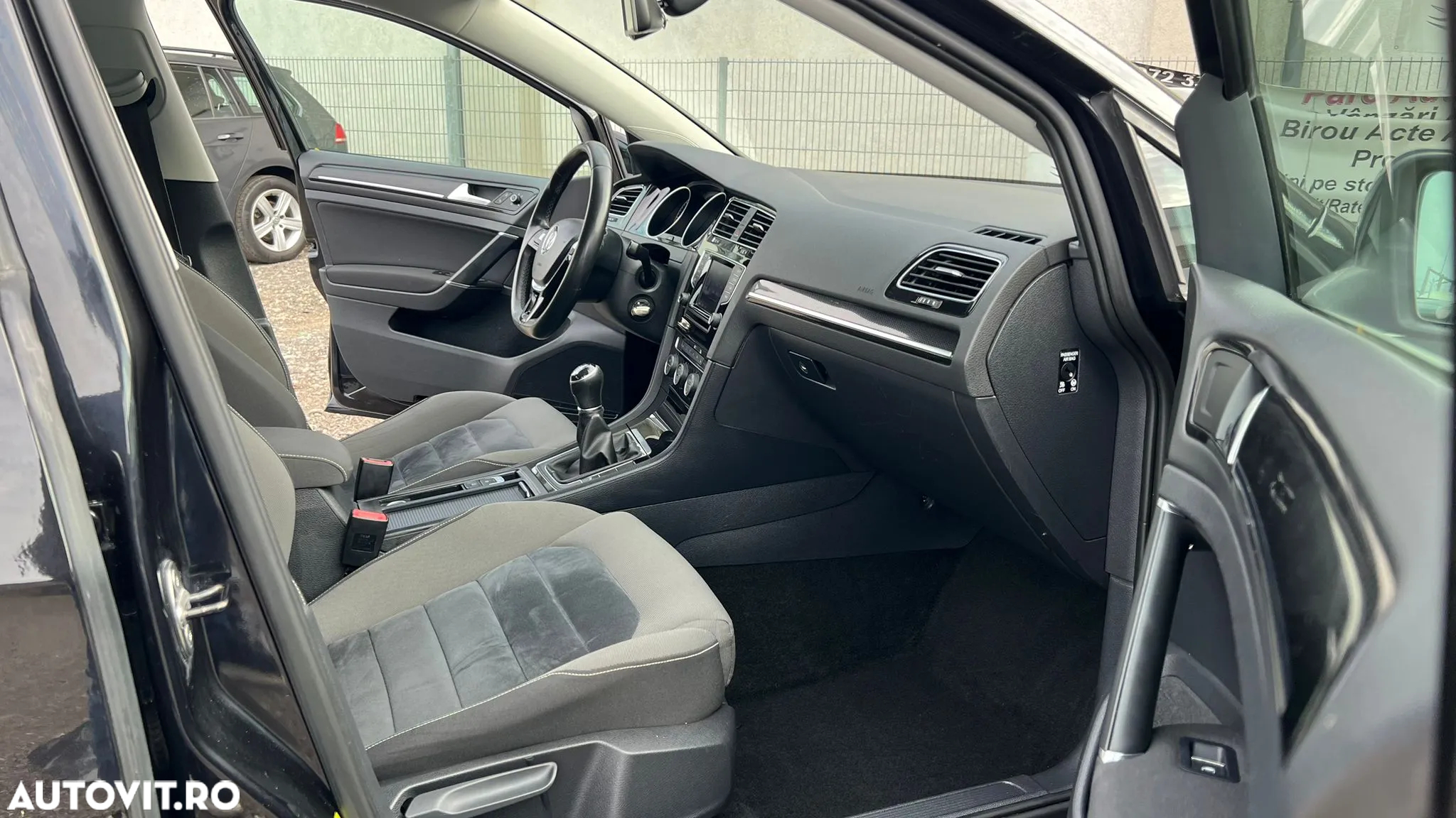 Volkswagen Golf - 27