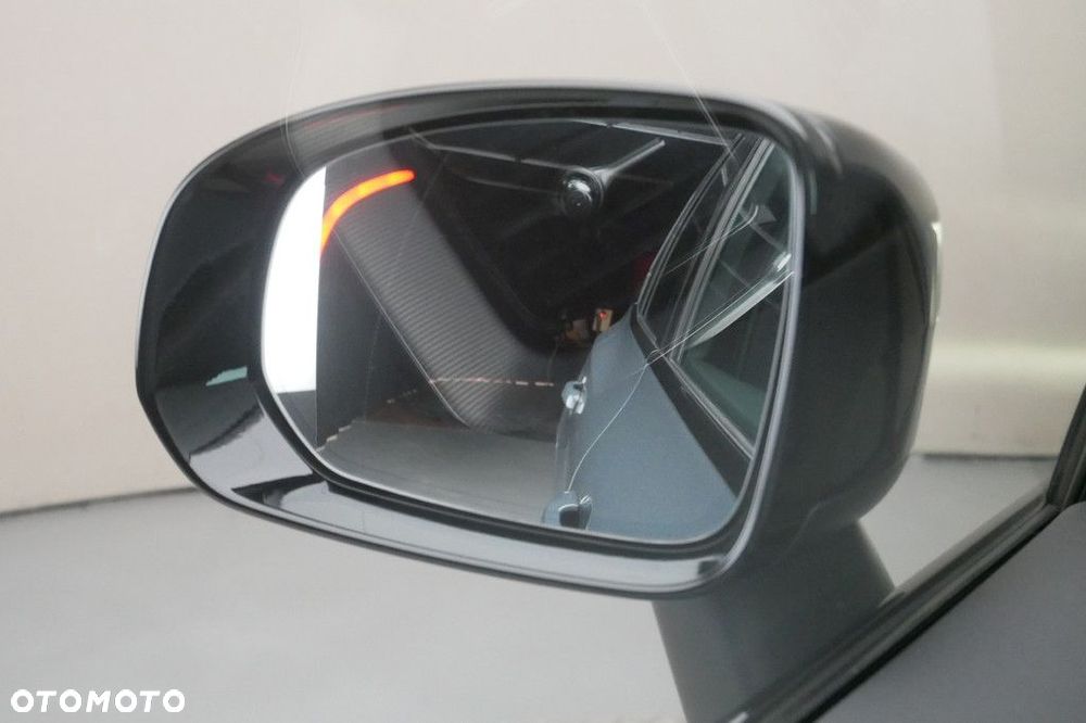 Volvo XC 60 B4 D Plus Dark - 31