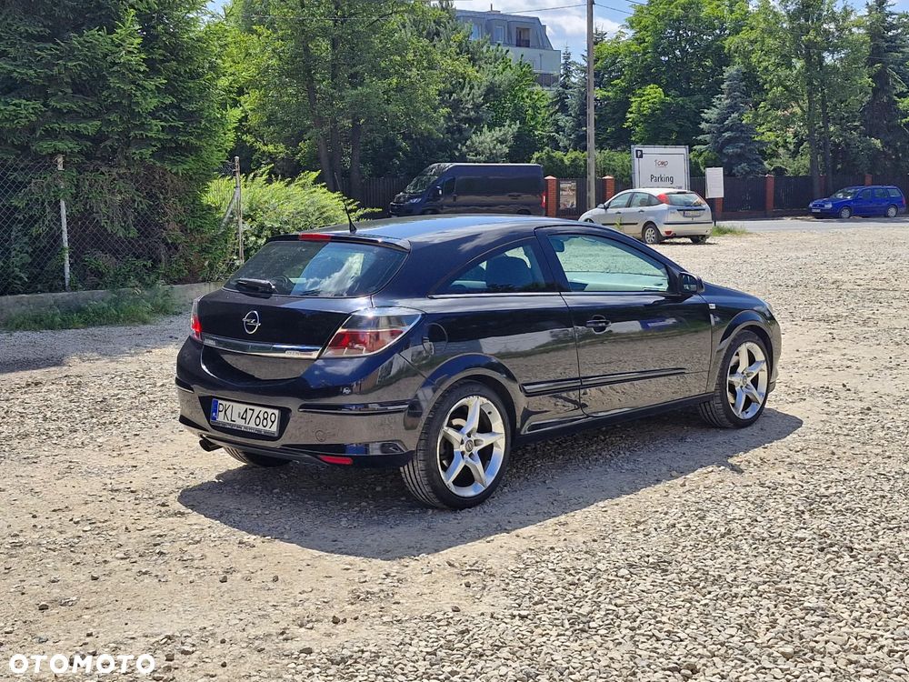 Opel Astra III GTC 2.0 T Cosmo - 5