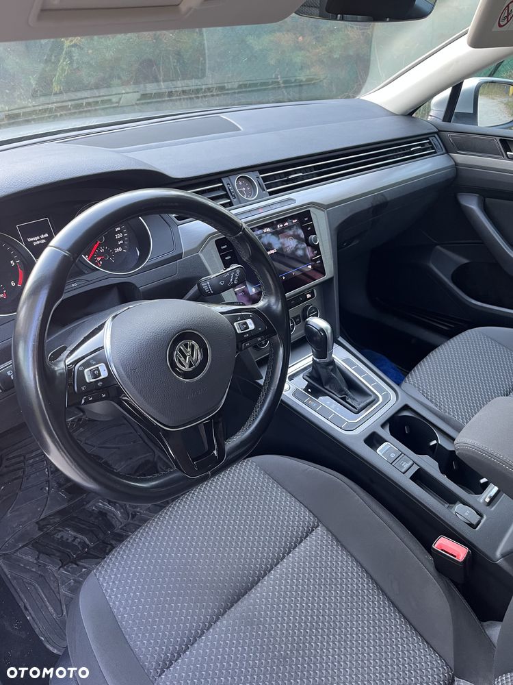 Volkswagen Passat - 13