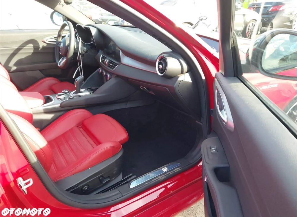 Alfa Romeo Giulia 2.0 Turbo 16V AT8-Q4 Veloce Ti - 10
