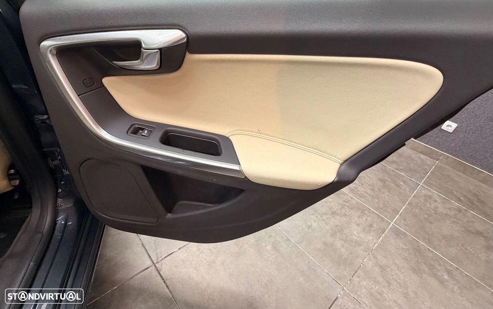 Volvo S60 2.0 D3 Summum Start/Stop - 32