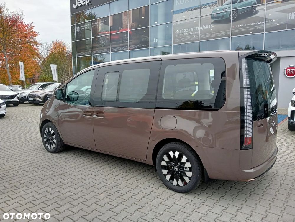 Hyundai Staria 1.6 T-GDI HEV Luxury - 5