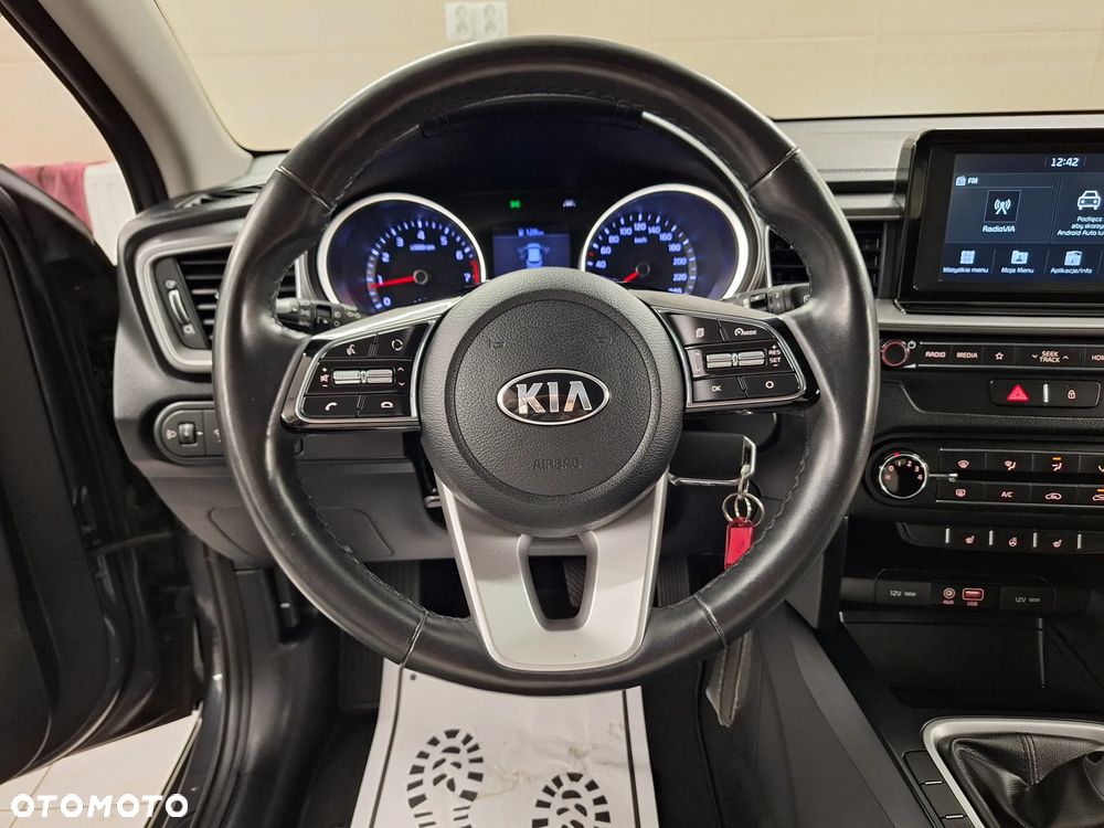 Kia Ceed 1.4 CVVT Dream Team Edition - 31