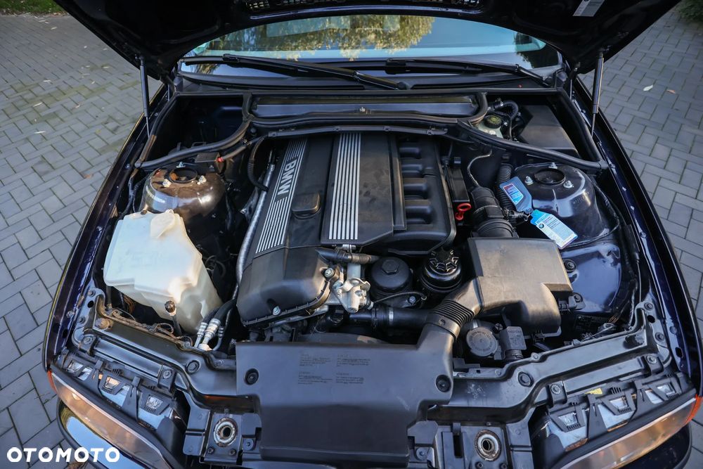 BMW Seria 3 323i - 35