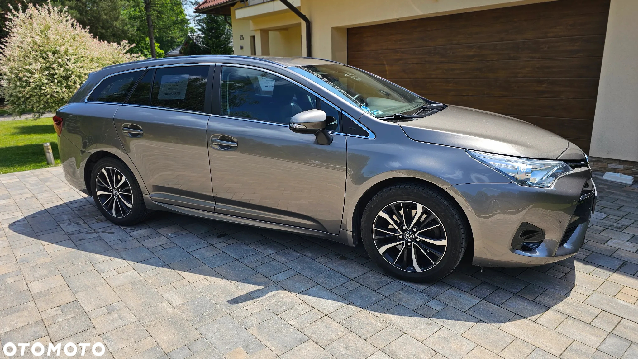 Toyota Avensis 2.0 D-4D Premium - 8