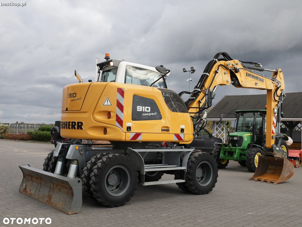 Liebherr A910 Compact - 5
