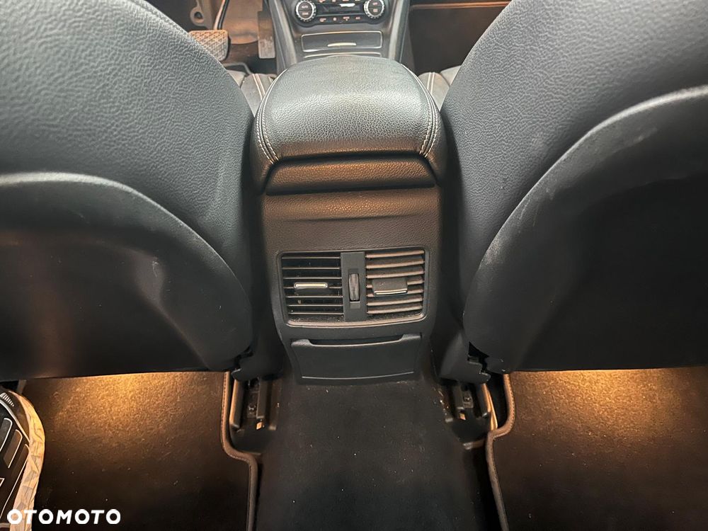 Mercedes-Benz CLA 250 4Matic 7G-DCT - 23