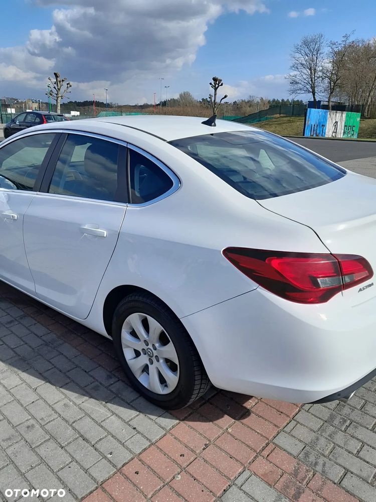 Opel Astra 1.4 T Business EU6 - 8