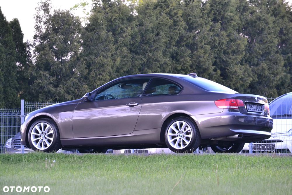 BMW Seria 3 320i Coupe - 12