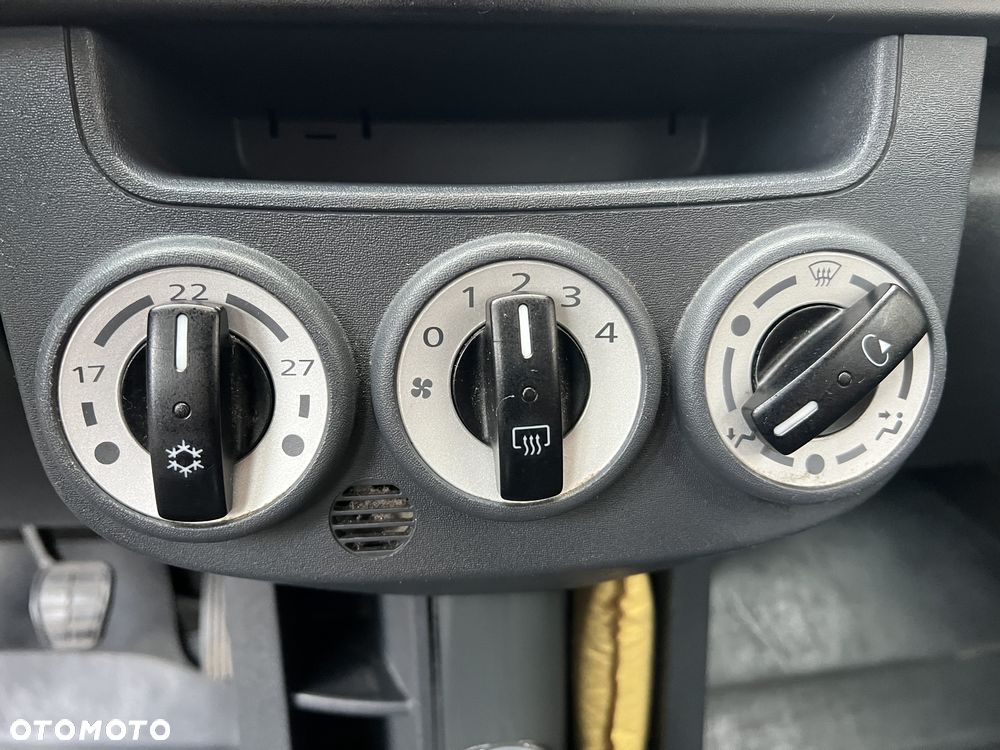 Mitsubishi Colt 1.1 - 16