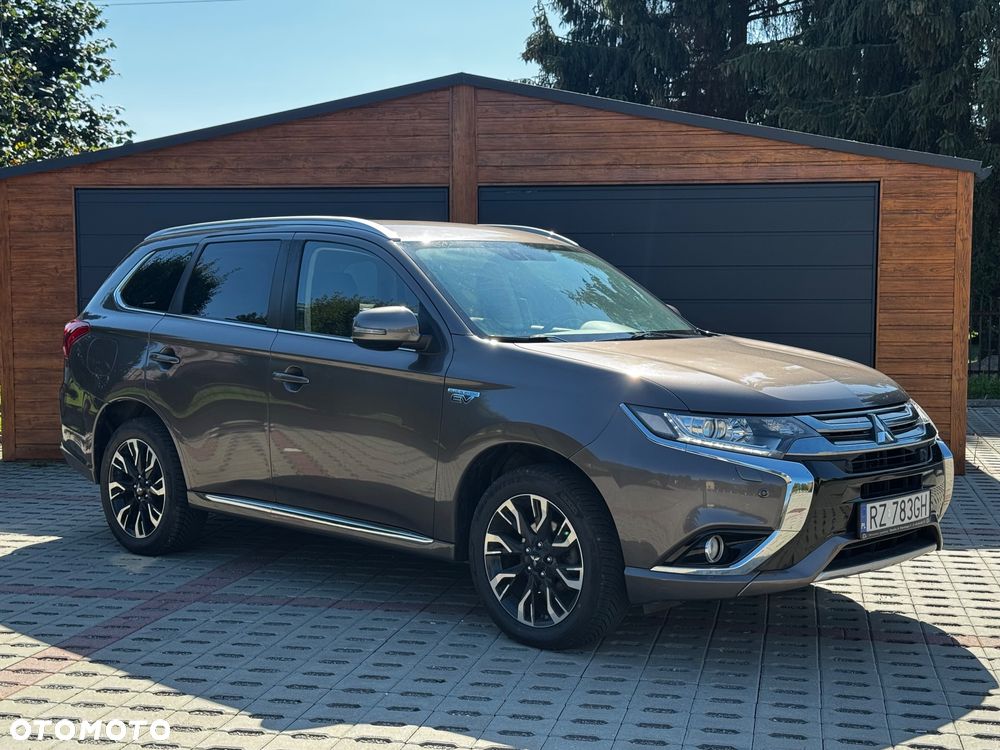 Mitsubishi Outlander - 2