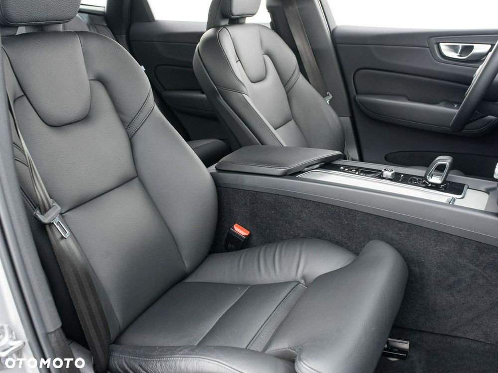 Volvo XC 60 B4 B Plus Bright - 30