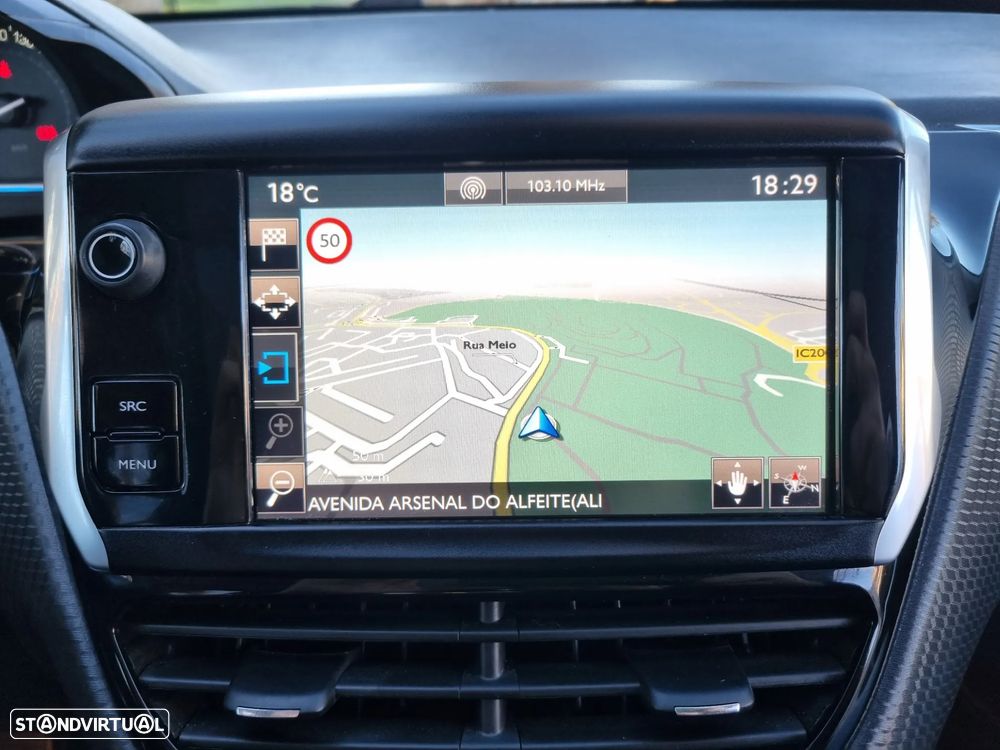 Peugeot 2008 1.2 PureTech Allure - 33