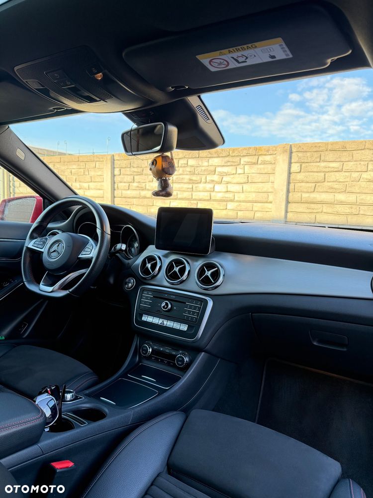 Mercedes-Benz GLA 200 7G-DCT AMG Line - 10