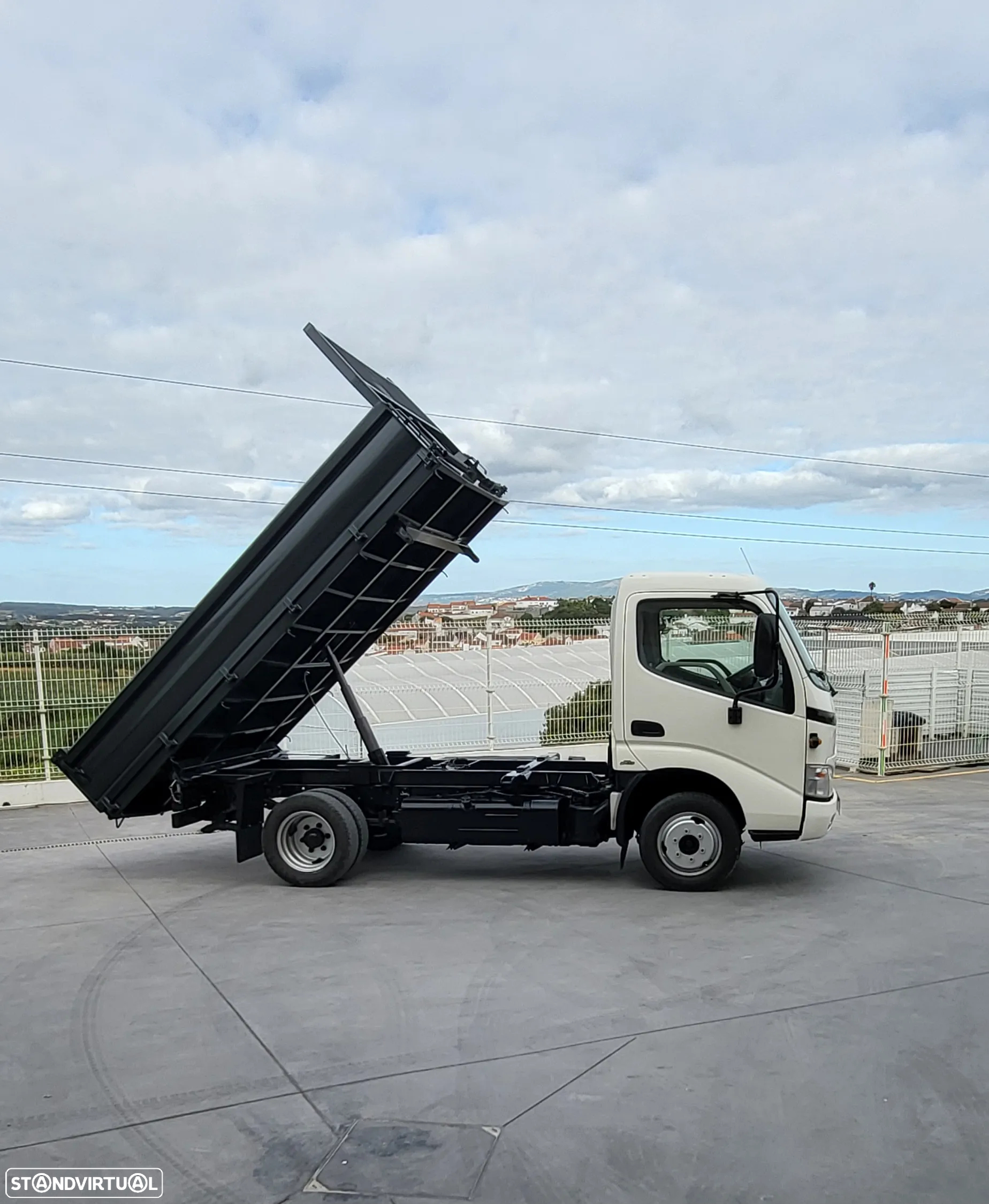 Toyota Dyna Tribasculante - 8