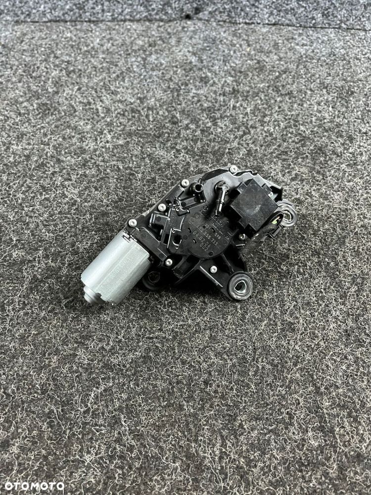 vw golf VI lift silniczek wycieraczki tył tylny 1T0955711