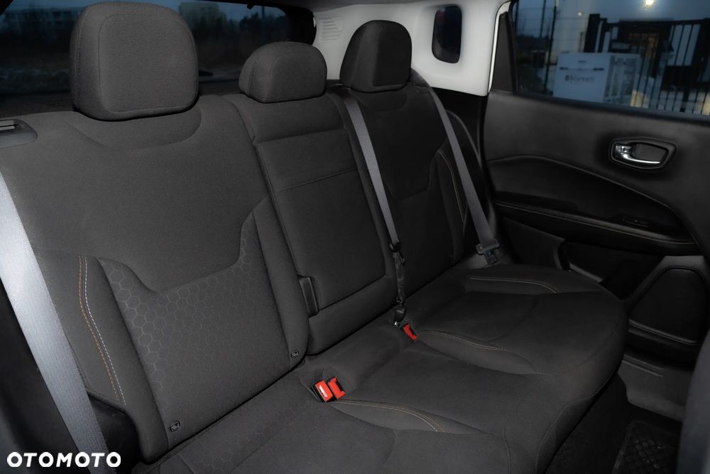 Jeep Compass - 12