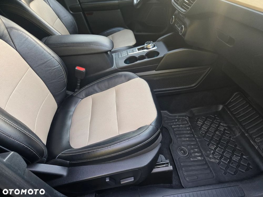 Ford Kuga 2.5 Duratec FHEV 4x4 TITANIUM - 10