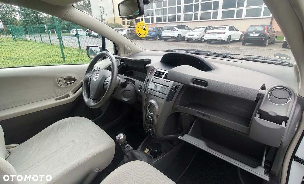 Toyota Yaris 1.33 VVT-i Executive - 31