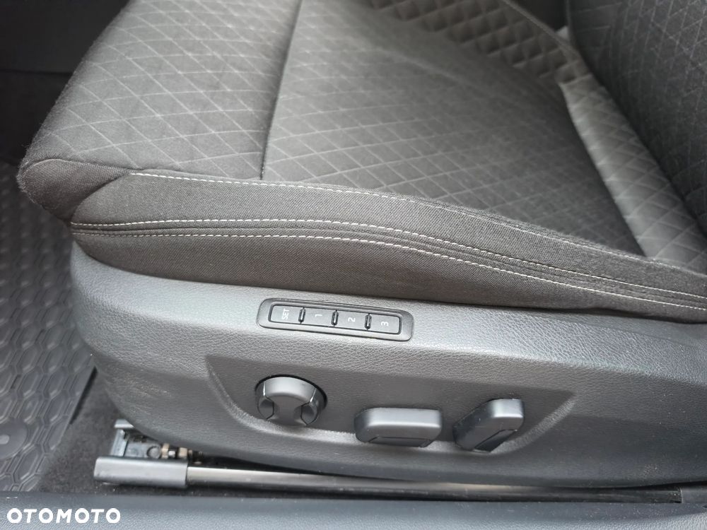 Skoda Superb 2.0 TDI DSG Premium Edition - 29