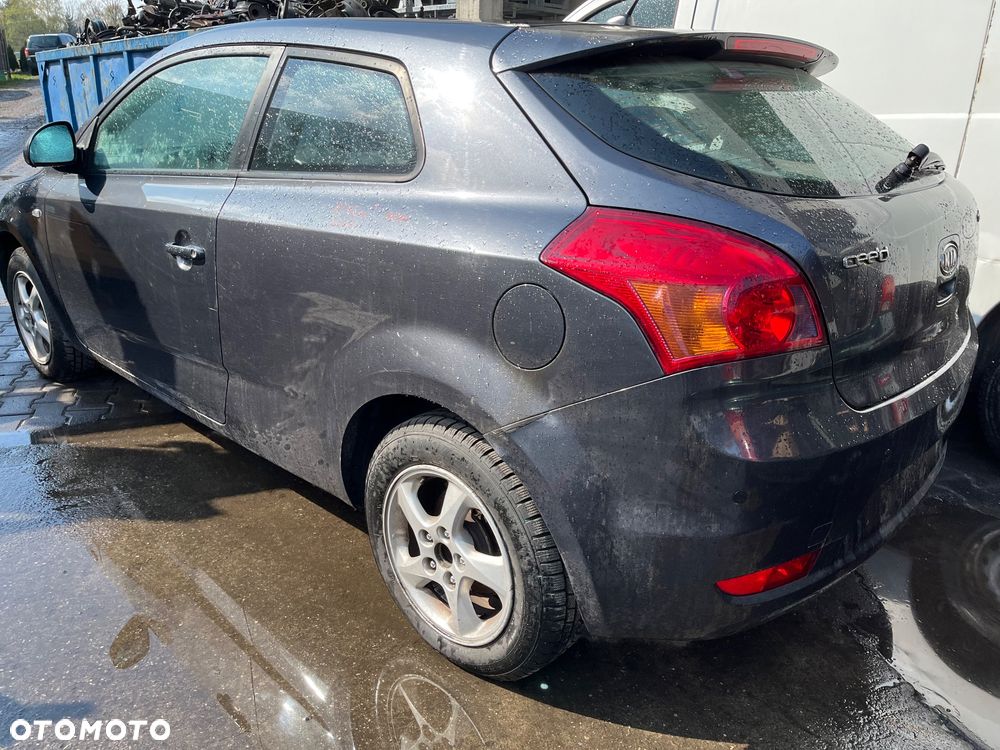 Drzwi prawe lewe Kia Ceed I lift 3D 2008 r. 5K