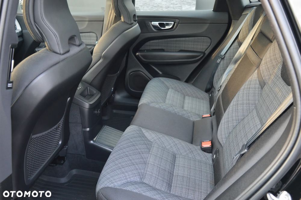 Volvo XC 60 T6 AWD Plug-in Hybrid Ultra Dark - 16