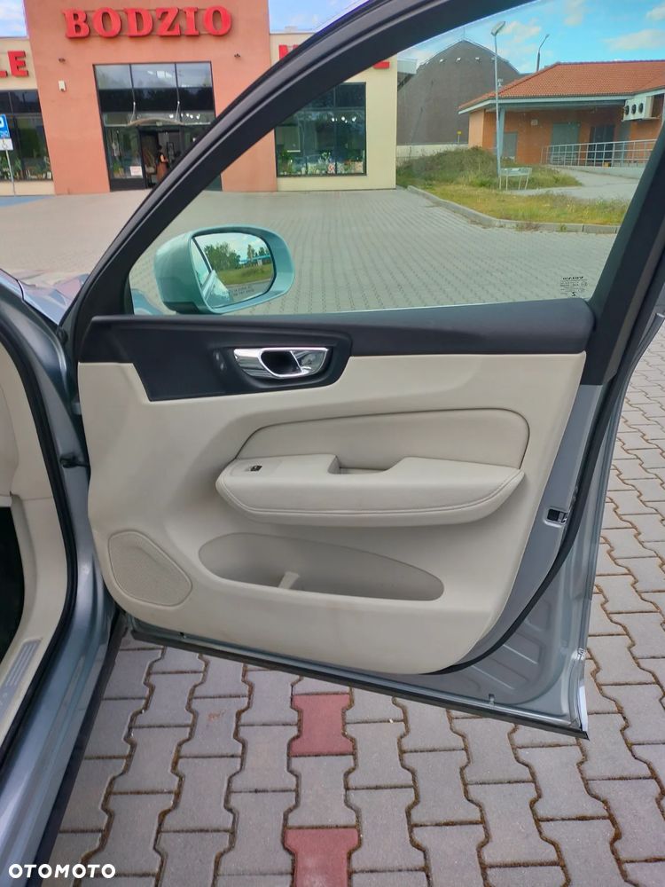 Volvo XC 60 T5 AWD Momentum - 23